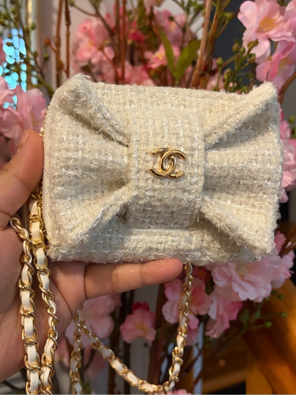 RARE DESIGNER VIP WHITE TWEED BOW CROSSBODY BAG